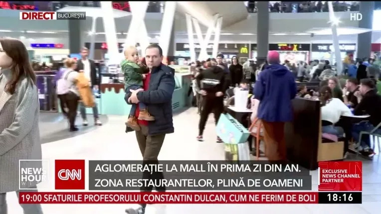 Aglomeratie uriasa la mall-uri in prima zi din 2023