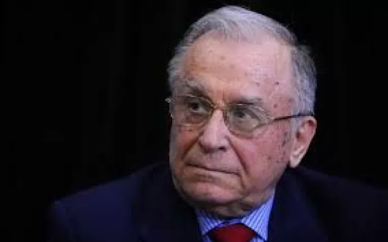 Amos News: Ion Iliescu, internat la spital din cauza unor probleme la inima