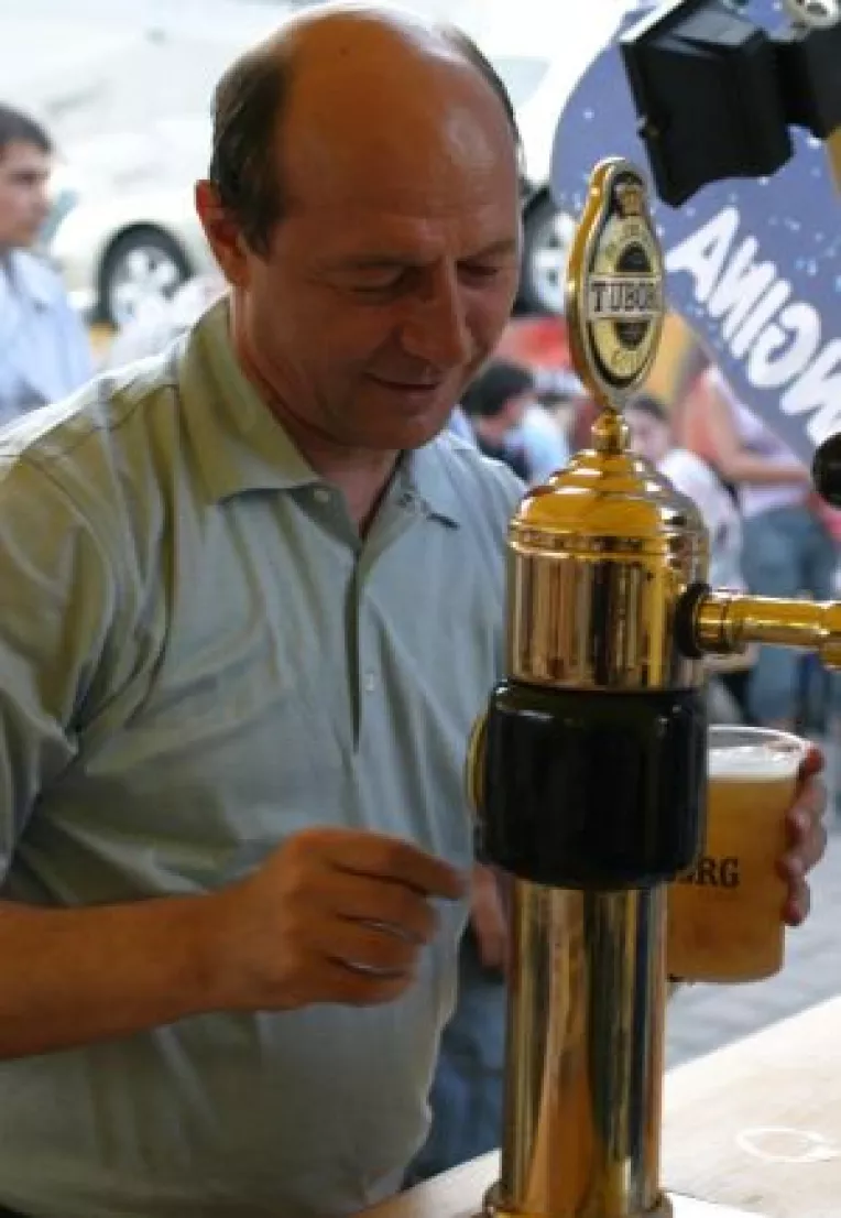 Basescu criticat in Ialomita: Un incult alcoolic vrea sa faca reforma statului roman