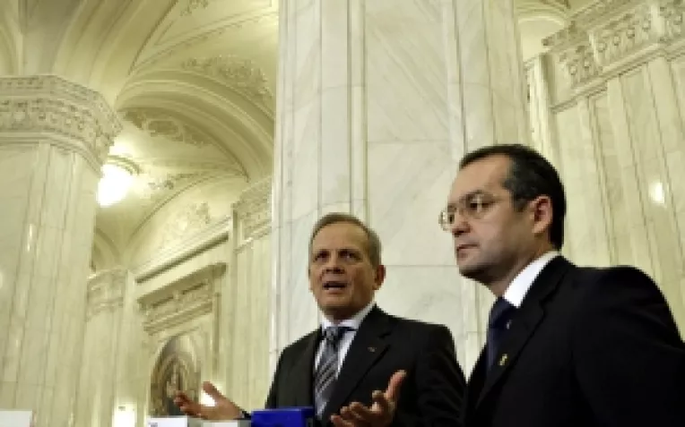 Boc: PNL si Crin Antonescu nu sunt in masura sa puna conditii PD-L