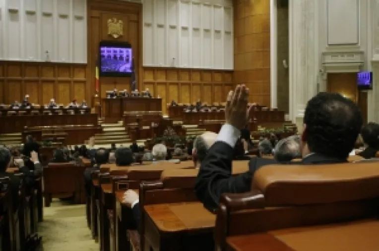 C.V. Tudor, Blaga, Diaconescu, Antonescu si Hrebenciuc, parlamentarii care au votat cel mai putin