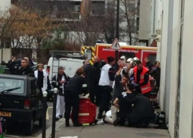 Carnagiu in sediul saptamanalului Charlie Hebdo din Paris