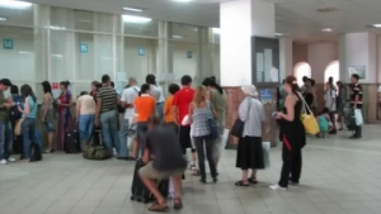 CFR: Automate de bilete in Gara de Nord