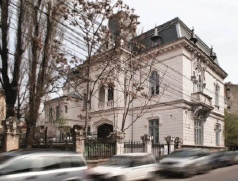 Cladiri frumoase din Bucuresti: Centrul de cultura arhitecturala UAR, din strada Jean Louis Calderon, nr. 48