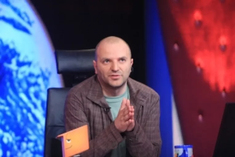 Dan Capatos o apara pe colega sa Simona Gherghe