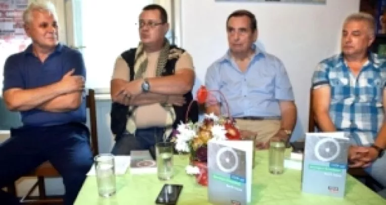 Dan D. Farcas si-a lansat cartea OZN-URI DEASUPRA  ROMANIEI, la Libraria Semn de Carte din Resita, orasul sau natal