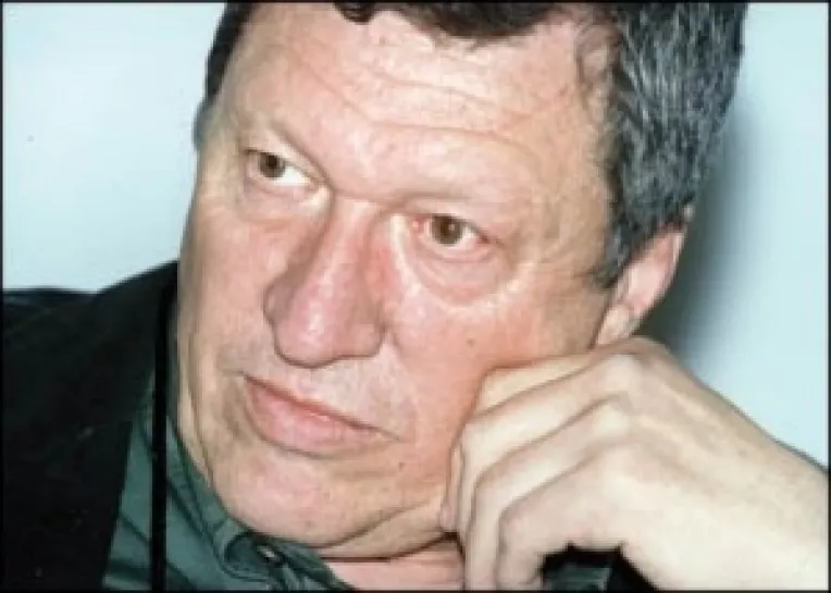 Dupa 40 de ani de caricatura, jurnalistul Octavian Andronic stie ca o imagine face cat 1000 de cuvinte