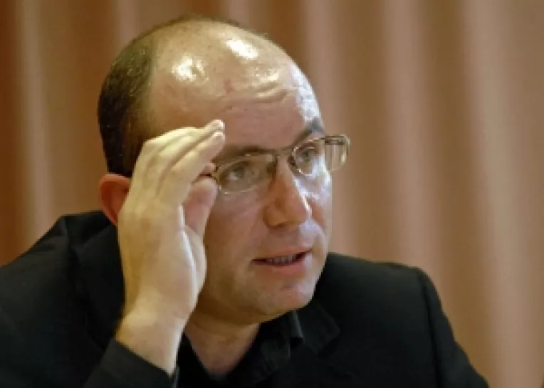 Gusa lasa politica pentru afaceri