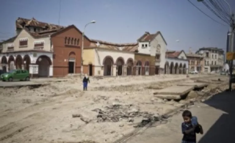 Hala Matache, taman in mijlocul noului bulevard Uranus