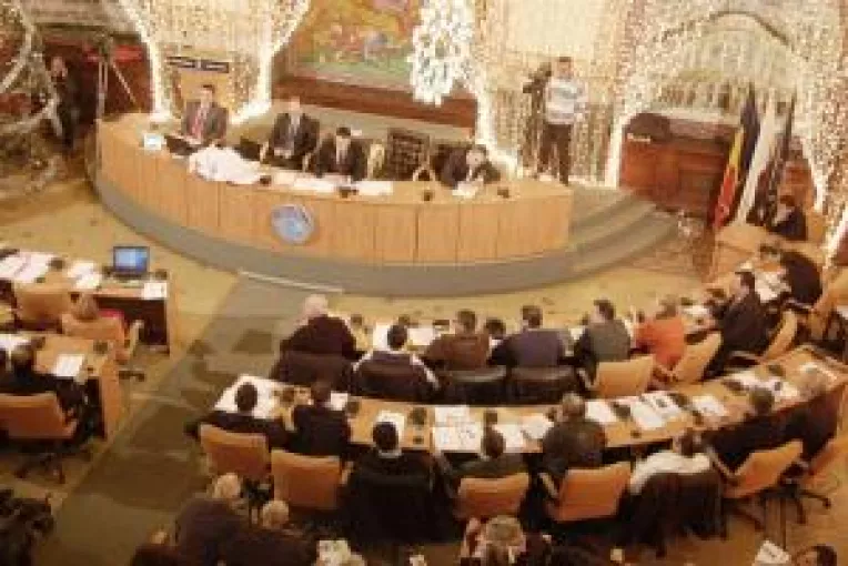 Iar sedinta, iar scandal