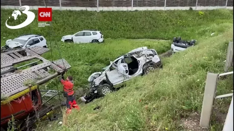 Localnicii din Zadareni s-au trezit cu o multime de Dacii Duster pe camp