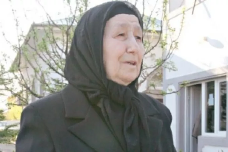 Mama lui Gigi Becali a fost la slujba de Duminica fara fiul ei, care se afla in inchisoare