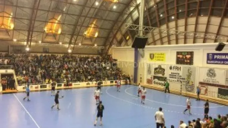 Meciul dintre Dinamo Bucuresti si AHC Dunarea Calarasi se joaca fara spectatori, intr-o sala care nu are avizul necesar de la pompieri