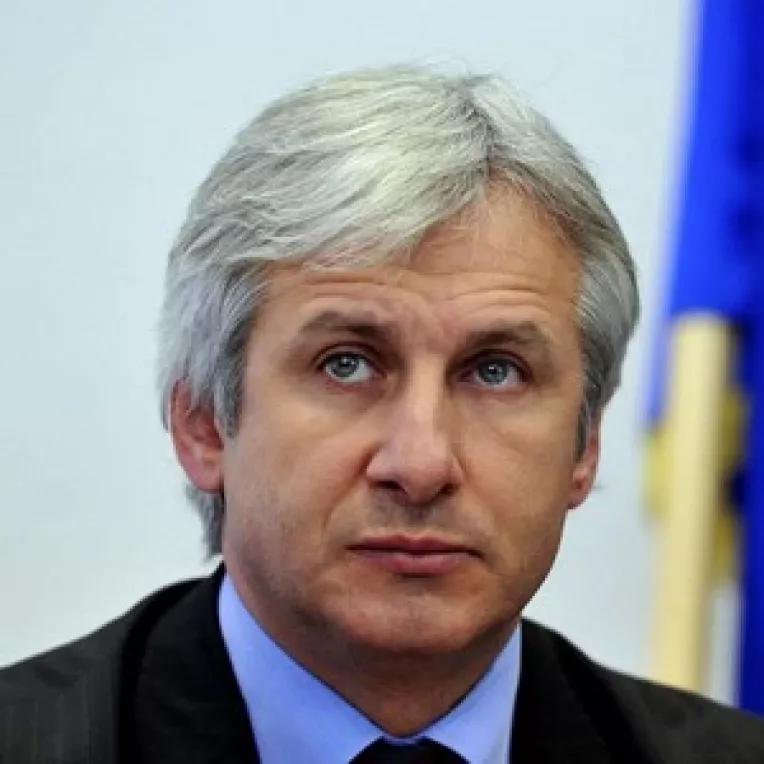 Ministrul Teodorovici: Pachetul de legi privind achizitiile publice, trimis in procedura de urgenta la Parlament