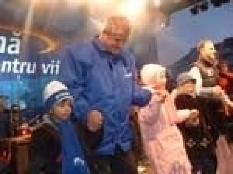 Nastase danseaza pentru voturile botosanenilor