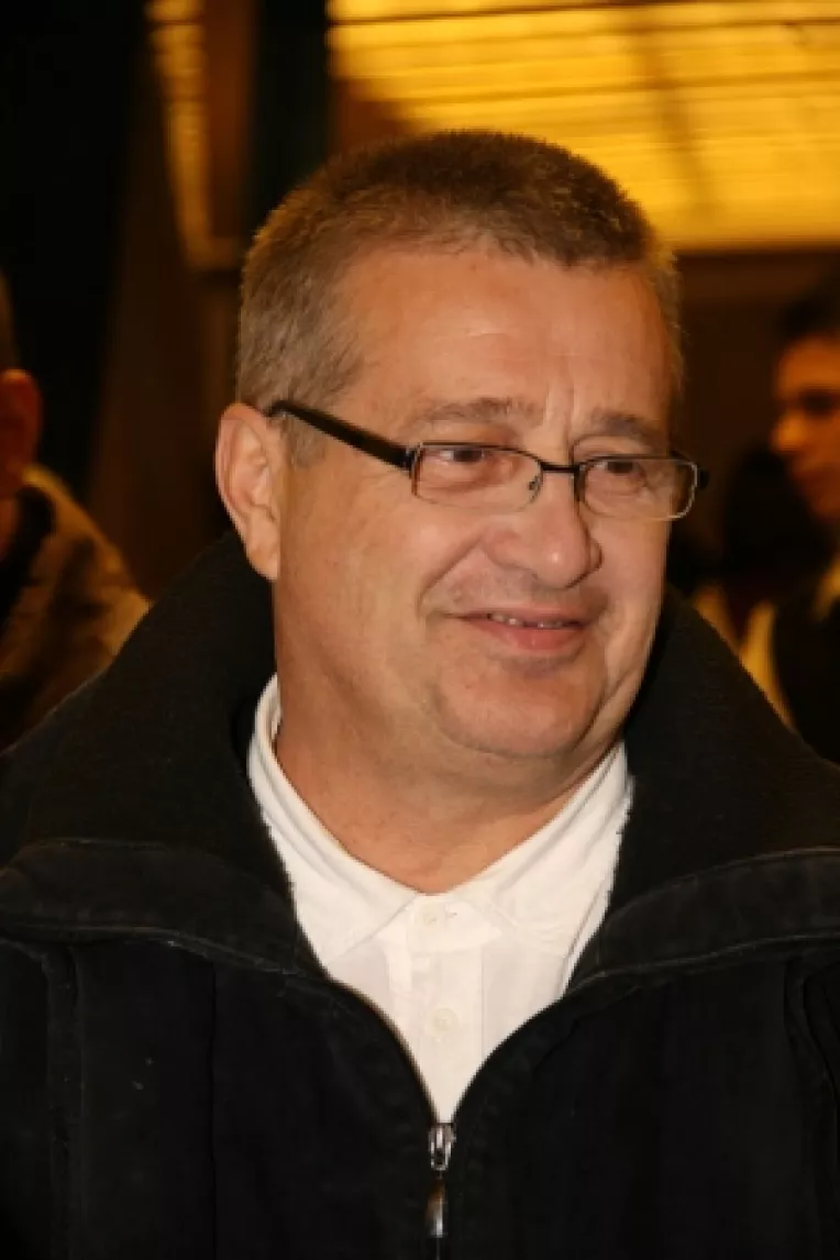 Poetul Mircea Dinescu il acuza pe Cartianu ca minte in "Adevarul", pe tema Revolutiei din 1989