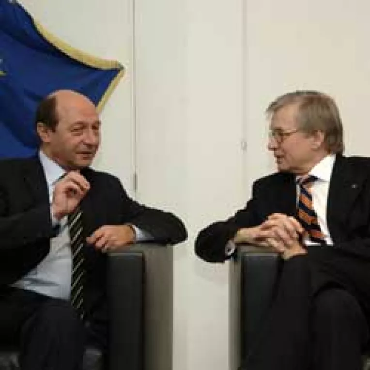 Presedintele Basescu deplange soarta romanilor din tarile invecinate