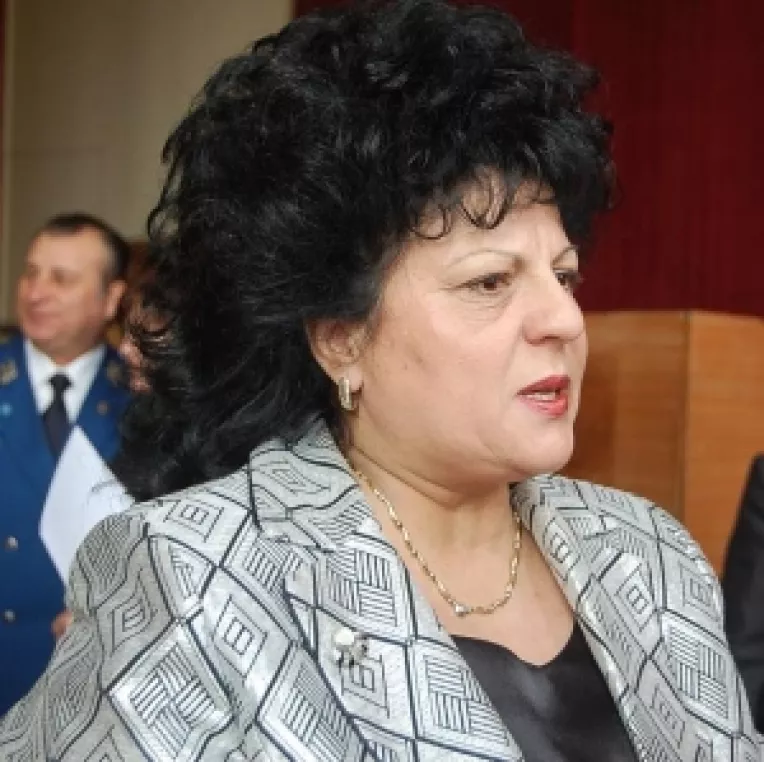 Primarita din Cumpana este fata orientata. Mariana Gaju si-a tras teren pe unde trece autostrada