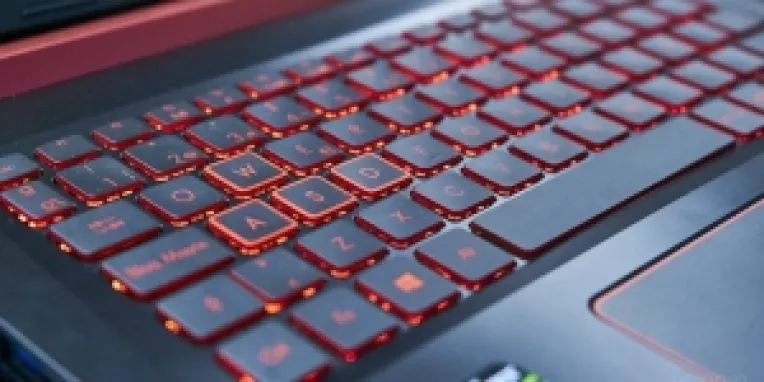 Sindromul privitului la calculator, cunoscut si sub numele suprasolicitarea digitala a ochilor