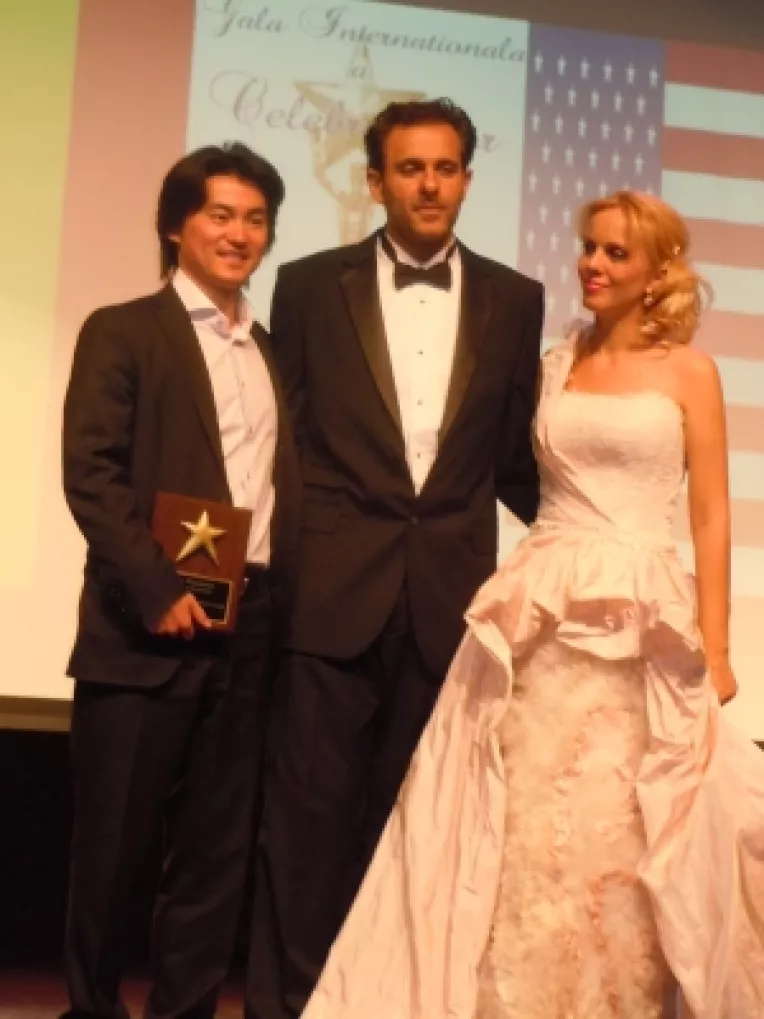 Starul american Shin Koyamada a deschis Gala Celebritatilor Romania - USA la Hollywood 