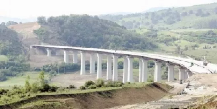 Termen de finalizare anul 2013 : 140 de kilometri de autostrazi