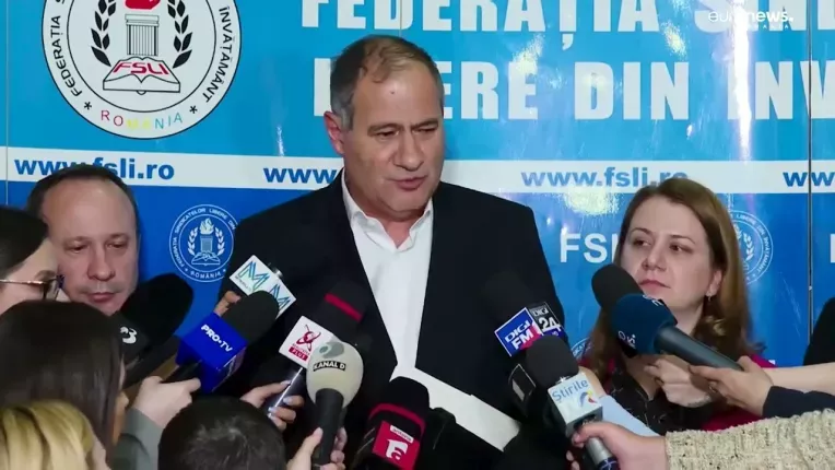 Vouchere de 2.500 de lei, pentru profesorii. Propunerea guvernantilor pentru a opri greva